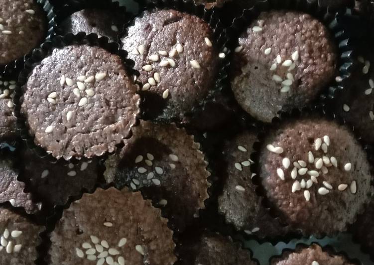 Bagaimana Membuat Brownies kering mini yang Menggugah Selera