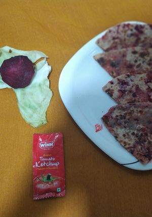 બીટ ગાજર કોબી પરાઠા રેસીપી મુખ્ય ફોટો