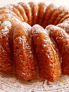 Una foto de Bundt cake de claras y leche condensada (sin gluten)