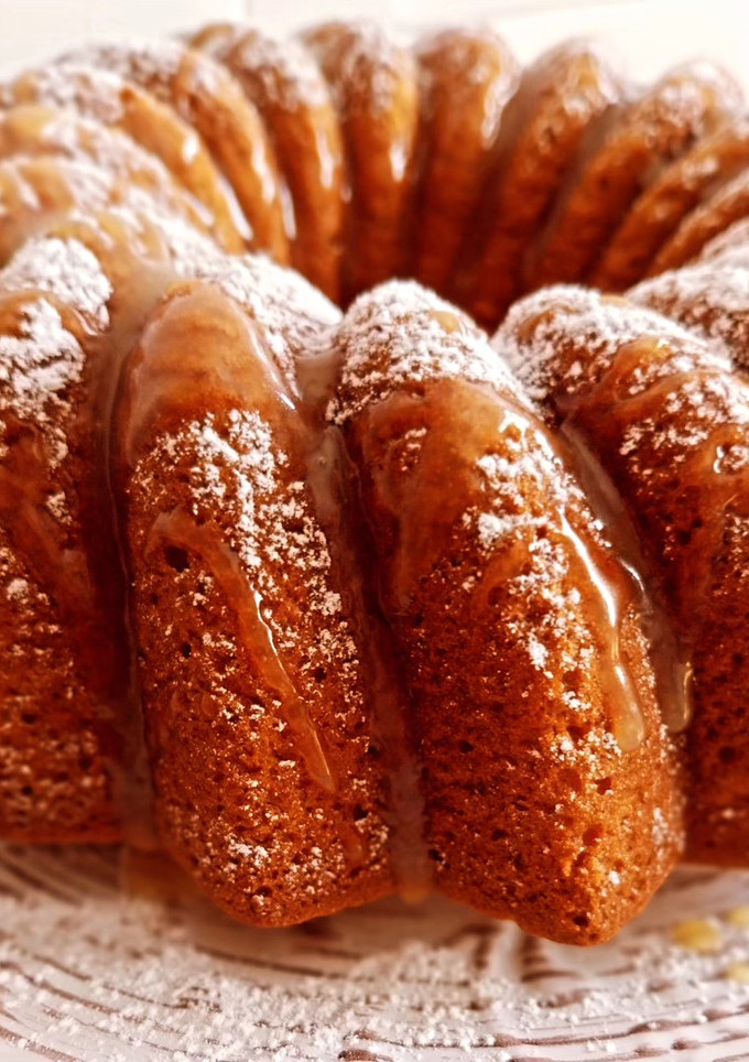 Una foto de Bundt cake de claras y leche condensada (sin gluten)