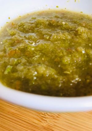 A picture of Hari chutney.