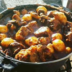 A picture of Oxtail Potjie.