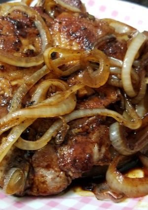 A picture of Chinese Style Onion Pork Chop with sweet soya sauce甜豉油洋蔥豬扒.