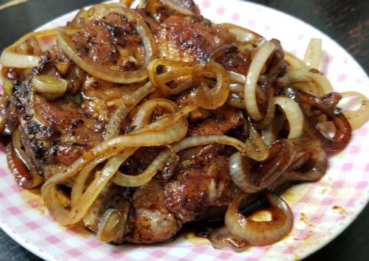 Simple Way to Make Super Quick Chinese Style Onion Pork Chop with sweet soya sauce甜豉油洋蔥豬扒