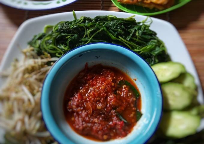 Resep Lalapan Sambel Terasi  oleh Dapur illy Cookpad