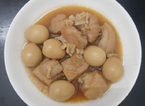 Hình của món Thịt vai heo kho xá xị.