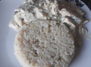 Una foto de Arroz con pollo al champiño al gusto mío