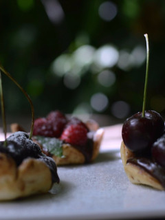 Una foto de Tartaletas de frutos rojos y chocolate