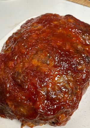 A picture of Old fashioned meatloaf.