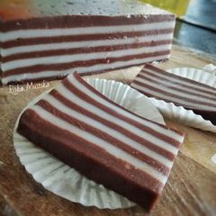 A picture of Layer Cake (Kue Lapis).
