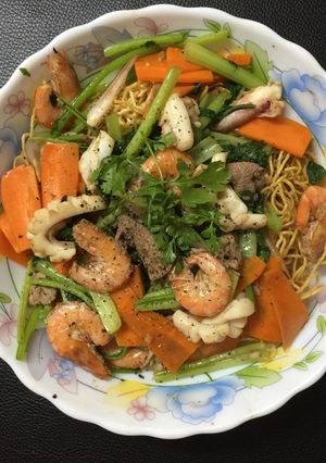 Hình của món Mì xào giòn.