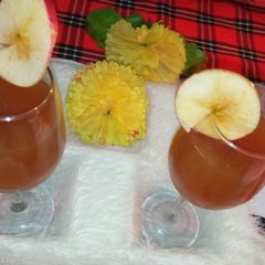 A picture of Homemade apple juice😋.