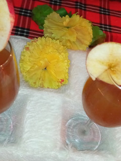 A picture of Homemade apple juice😋.