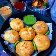 A picture of Moong daal Kachori.