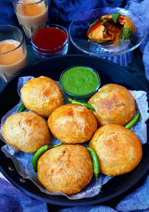 A picture of Moong daal Kachori.