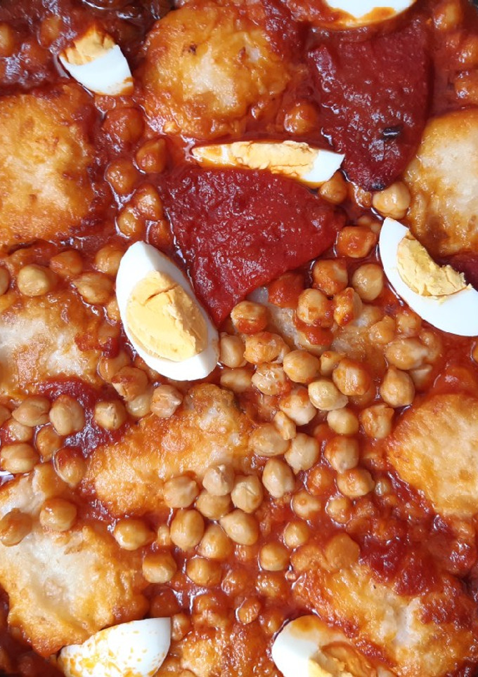 Una foto de Bacalao muy bien acompañado