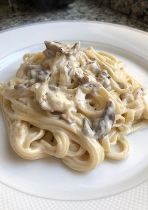 Una foto de Pasta con salsa de nata y champiñones 🍄