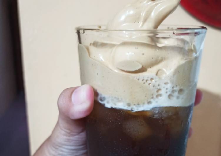 Cara Mudah Menyiapkan Dalgona coffe kopi item khusus yg gak doyan susu putih yang Lezat Sekali