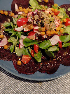 Una foto de Ensalada rosa de remolacha