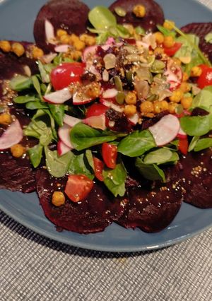 Una foto de Ensalada rosa de remolacha