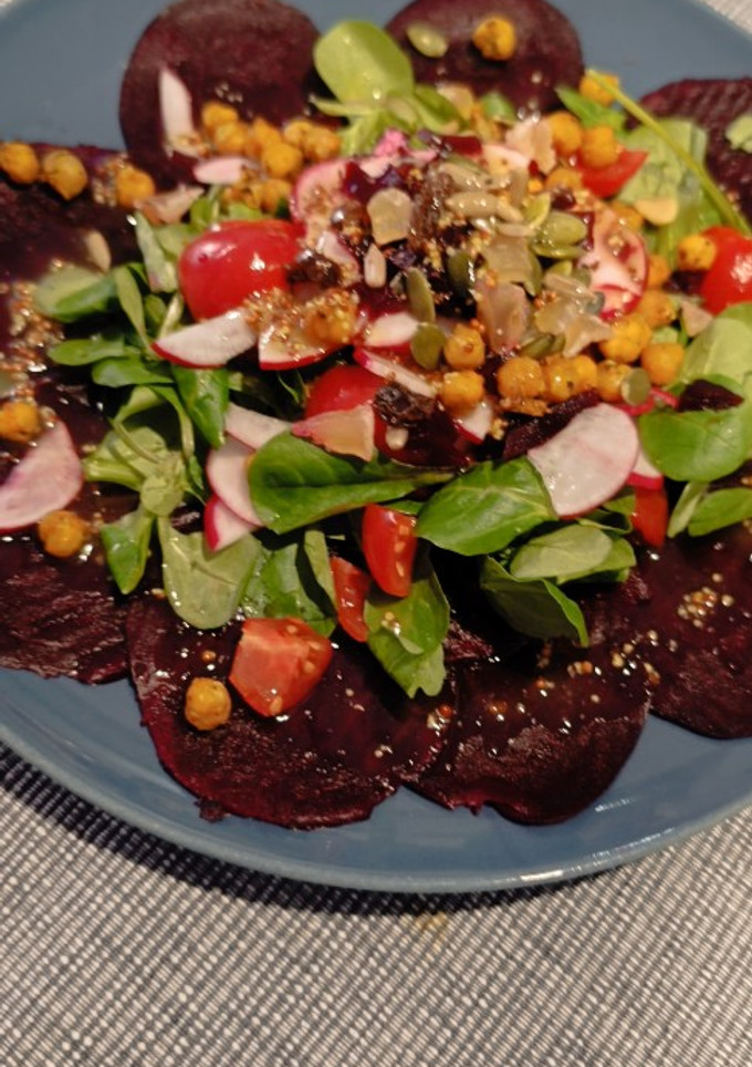Una foto de Ensalada rosa de remolacha