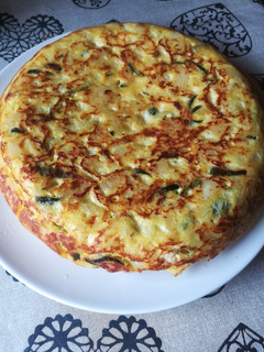 Una foto de Tortilla de calabacín con toque de ajo