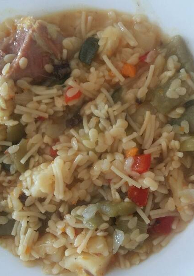 Una foto de Cocido con cuello pasta y verduras