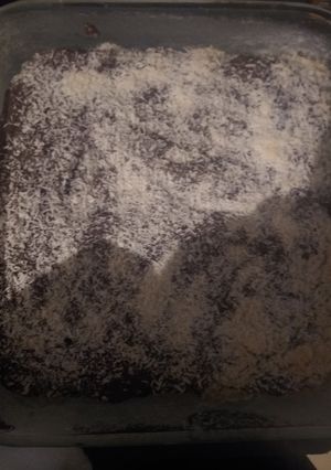 Una foto de Brownie de porotos rojos y cacao amargo..💖