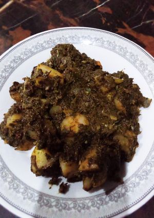 A picture of Aloo palak.