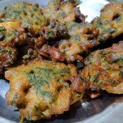A picture of Mix vegetables Pakoras.