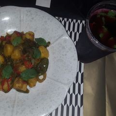 A picture of Curried patotoes with zobo drink.