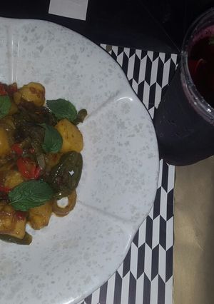 A picture of Curried patotoes with zobo drink.