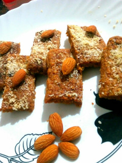 बेसन की बर्फी (besan ki barfi recipe in Hindi) रेसिपी मुख्य फोटो