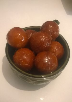 A picture of Bread Gulab Jamun.