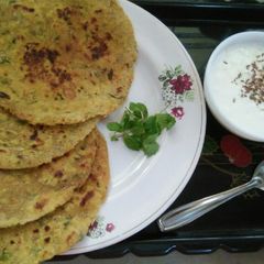 A picture of Pyaz-mint leaves parantha.