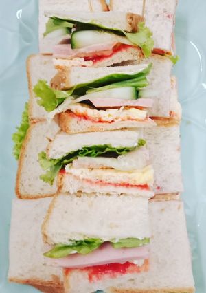 Hình của món Bữa sáng cho các con 3 (bánh mì kẹp).