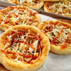 Pizza mini (eggless) রেসিপির প্রধান ছবি