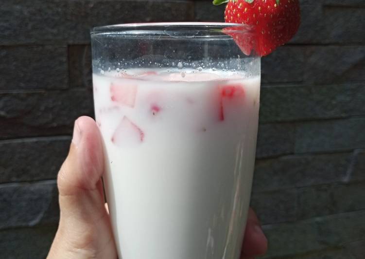 Korean Strawberry Milk Latte