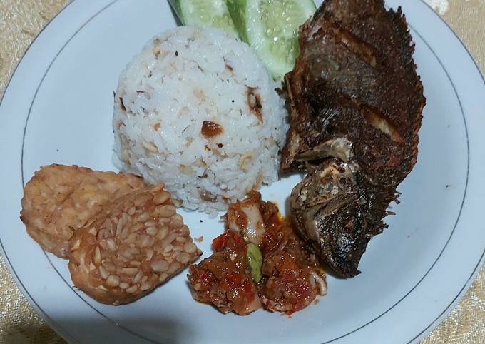 Wajib coba! Bagaimana cara membuat Nasi Liwet Rice Cooker dijamin menggugah selera