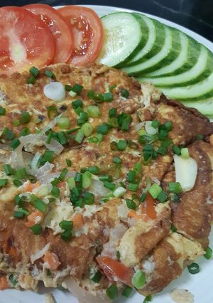 รูปของ "ไข่เจียวแหนมทรงเครื่อง" Sour Pork Omelette 🐷🥚🍅🥕