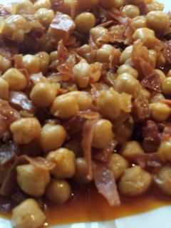 Una foto de Garbanzos a lo pobre
