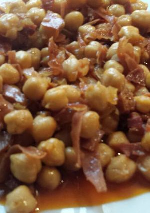 Una foto de Garbanzos a lo pobre
