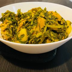 A picture of Malabar spinach curry.