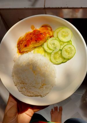 Hình của món Ức gà sốt me chua ngọt.