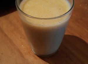 Una foto de Licuado de pelón y banana