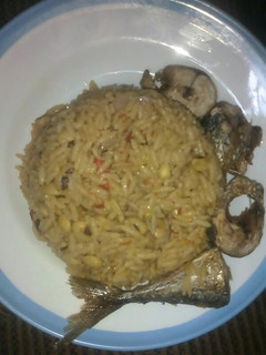 Jolof din shinkafa da wake da soyeyyen kifi ainihin hoton girkin