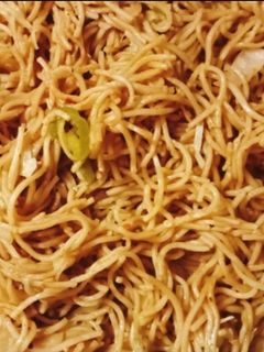 चाऊमिन (Chowmein recipe in hindi) रेसिपी मुख्य फोटो