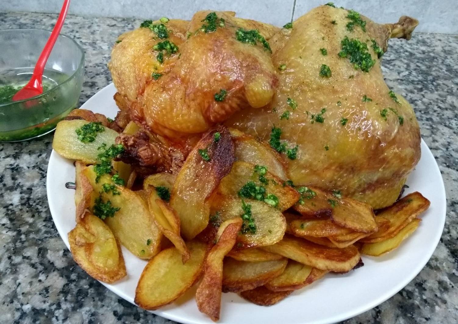 Pollo de campo con papas españolas, a la provenzal Receta de Maria