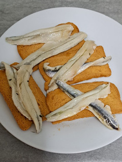 Una foto de Canapés de boquerones en vinagre