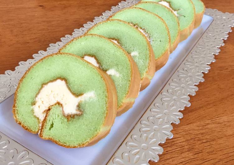 Pandan Roll Cake (small size)